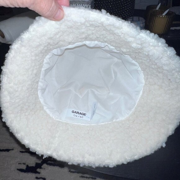 Garage Winter cream sherpa bucket hat - Picture 6 of 8